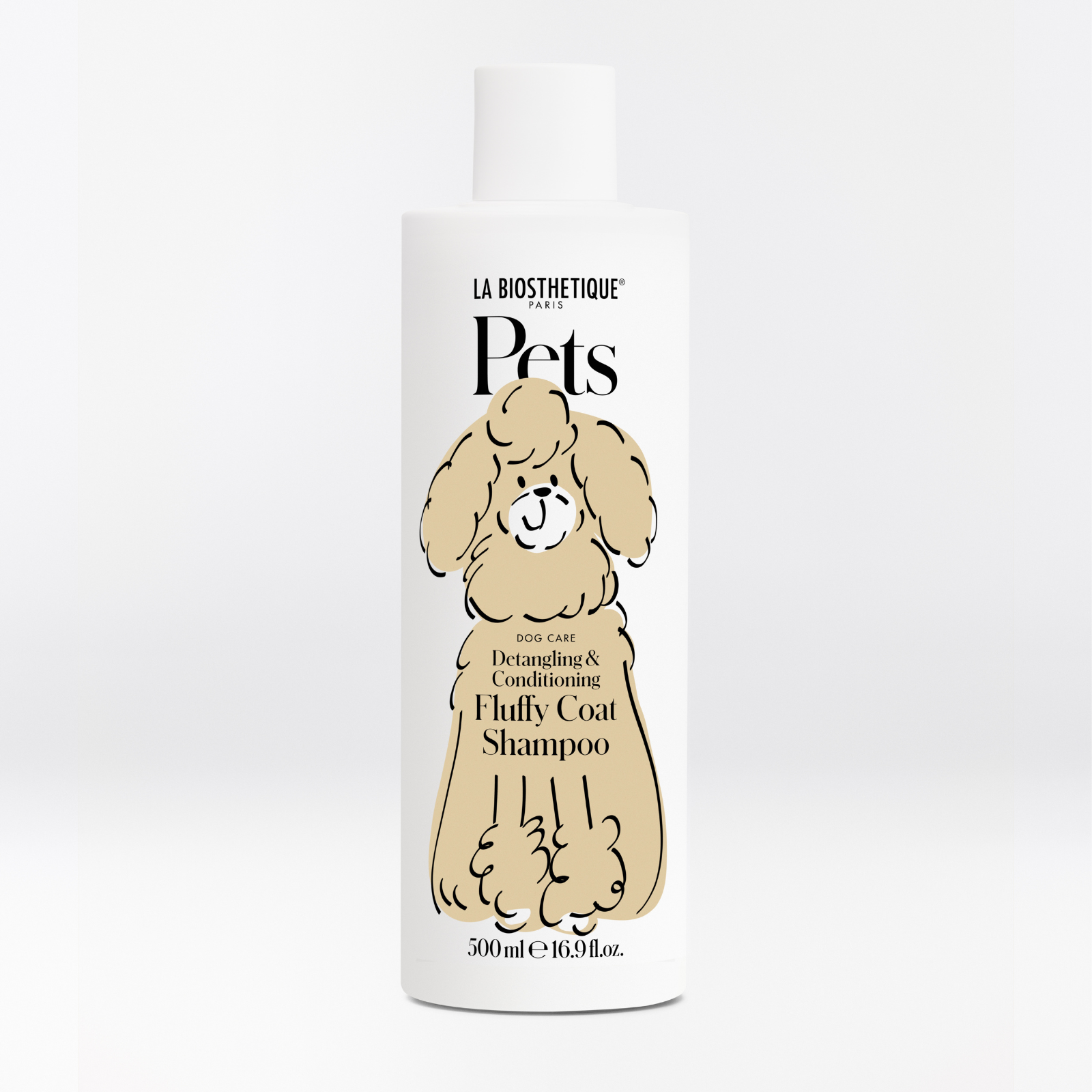 Weiße Shampoo-Flasche des Fluffy Coat Shampoos von La Biosthétique mit Hunde-Zeichnung.