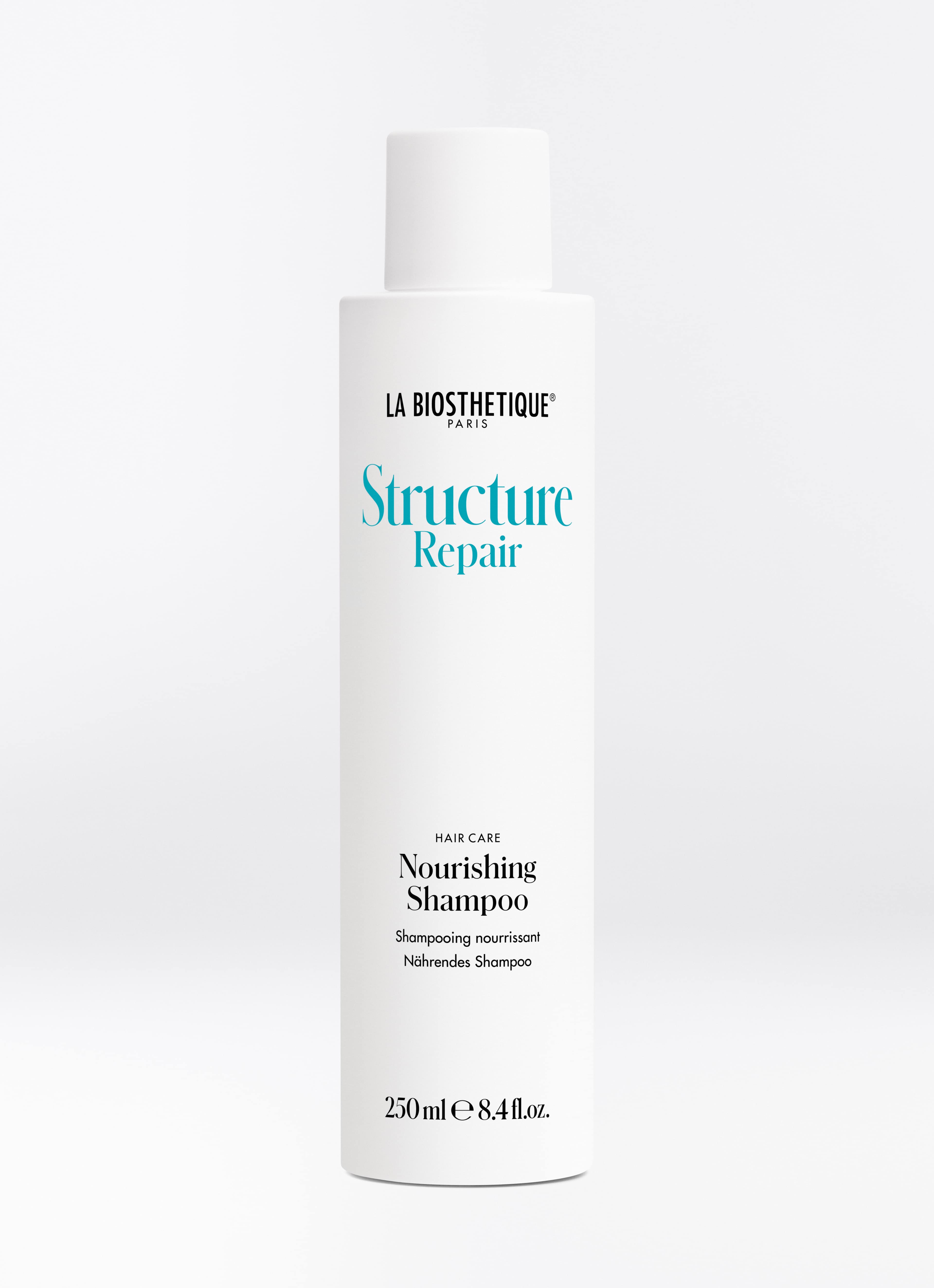Weiße Flasche mit Disc-Top-Verschluss des Structure Repair Nourishing Shampoo auf hellgrauem Hintergrund.